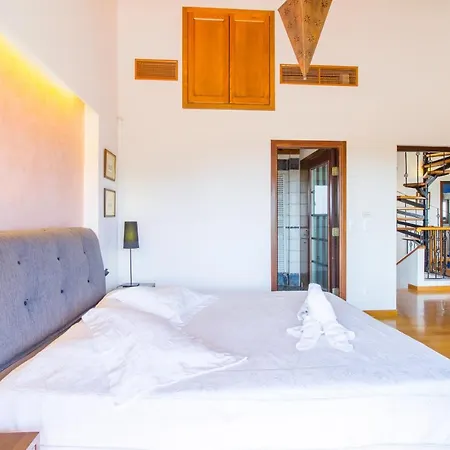 Elena's Country & Semesterbostad Kalithies