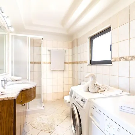 Elena's Country & Semesterbostad *