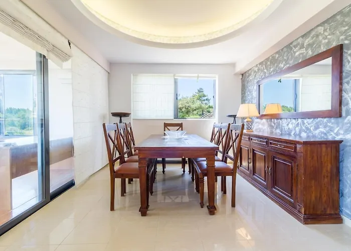 Elena's Country & Tatil Evi *