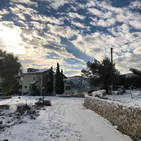 בית נופש Elena's Country & קאליתיאס
