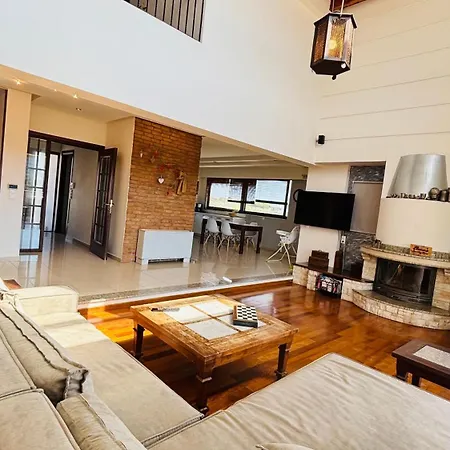 Elena's Country & Holiday home *