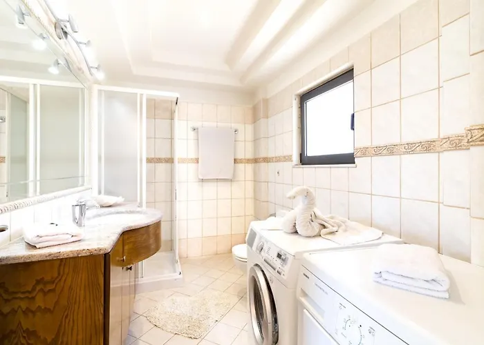 Elena's Country & بيت للعطل *